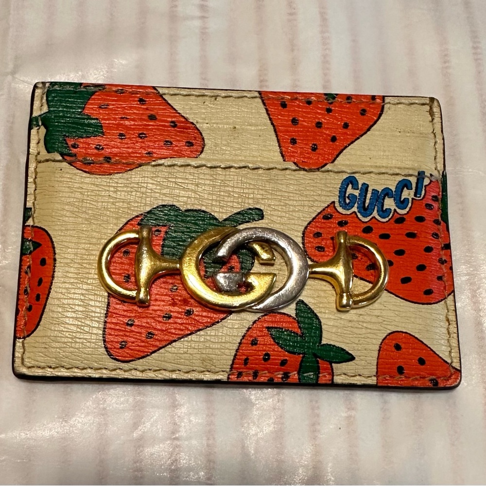 Gucci Strawberry Print Card Holder - Cream and Gold